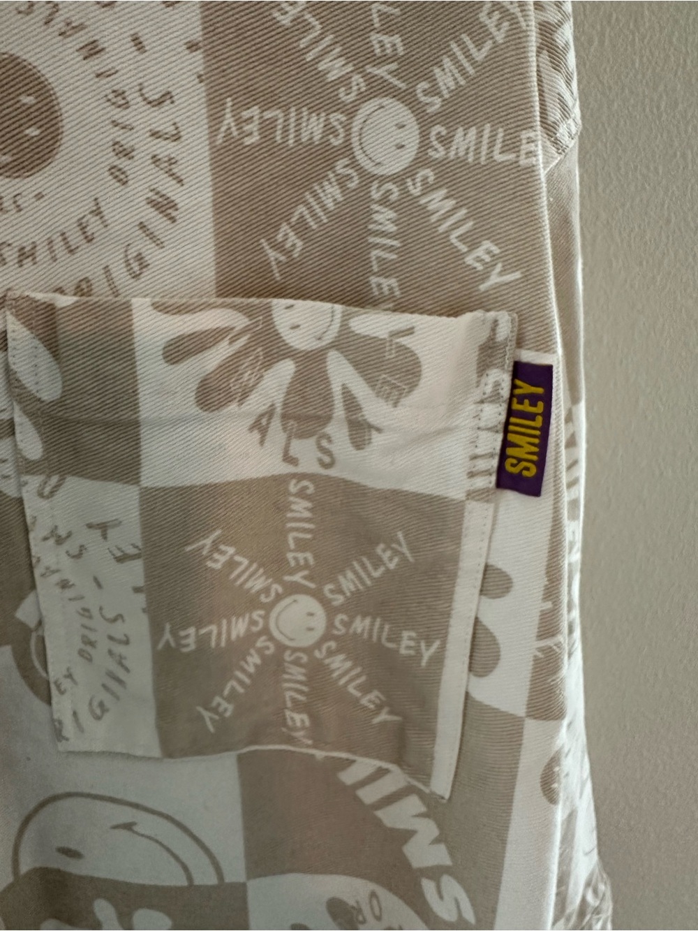 H&M SMILEY® Beige & White Patterned Button-Up Shirt - Picture 3 of 9